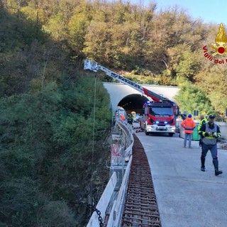 Drammatico incidente in un cantiere sulla A6: morto un operaio, chiuso il tratto autostradale