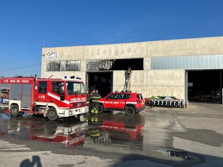 Vigili del Fuoco al lavoro sullo stabile di via Roma