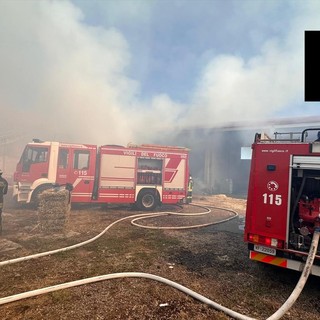 Incendio fienile a Fossano nella campagna di località Tagliata