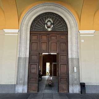 L'ingresso del palazzo di giustizia di Cuneo