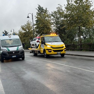 Incidente frontale tra due auto in via Marconi a Cuneo: disagi alla circolazione