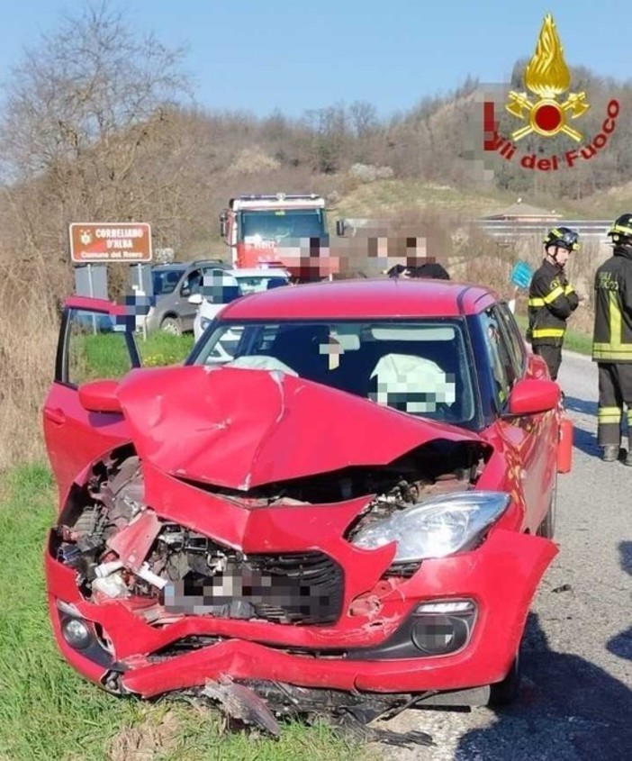 Auto contro trattore sulla provinciale 10 fra Corneliano d'Alba e Sommariva Perno