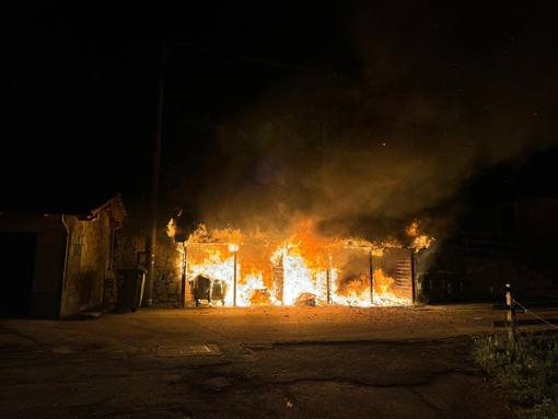 Canosio, incendio in frazione Preit: “Serve una collocazione differente per l'area ecologica” [VIDEO]