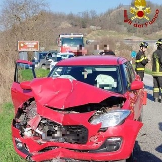 Auto contro trattore sulla provinciale 10 fra Corneliano d'Alba e Sommariva Perno