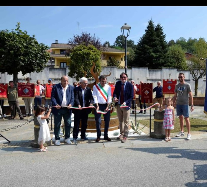 Sanfrè, inaugurato il monumento per i 50 anni dell'AVIS comunale