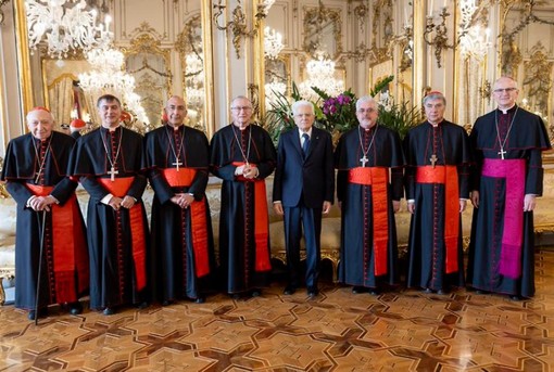 In foto i nuovi cardinali con il presidente Mattarella