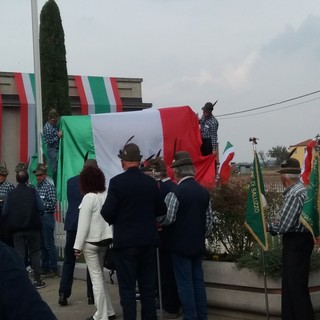 Scarnafigi, inaugurato il nuovo monumento degli alpini