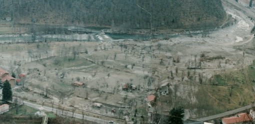 Ormea dopo l'esondazione del Tanaro nel 1994 - Panoramica aerea di Aldo Acquarone