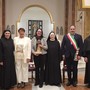 Paola Veglio, la Madre Priora del Monastero Santa Rita da Cascia, Suor Maria Rosa Bernardinis, il Rettore della Basilica di Santa Rita, Padre Giustino Casciano, il sindaco di Cascia Mario De Carolis, la giornalista vaticanista di Tv2000 Cristiana Caricato che ha condotto il dialogo con le monache durante la premiazione e Suor Giacomina Stuani economa del Monastero Santa Rita da Cascia.