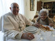 Il Santo Padre con la cugina nel corso della sua visita astigiana (ph. Vatican Media)