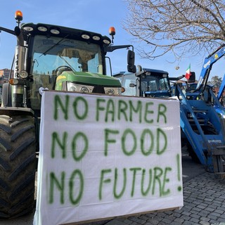 “Senza agricoltura non c’è futuro”: anche a Mondovì gli agricoltori scendono in piazza [FOTO E VIDEO]