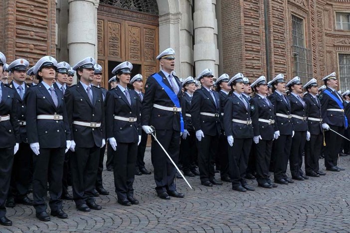 Nuove uniformi per le squadre della polizia locale del Piemonte