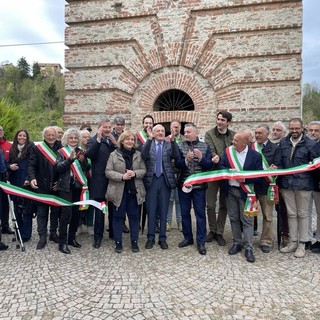 Farigliano ha la sua torre civica panoramica con una vista a 360° dalle Langhe alle Alpi