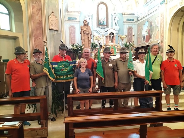 Pellegrini in cammino dalla Madonna dei fiori di Bra fino al santuario di Santo Stefano Roero [FOTO]