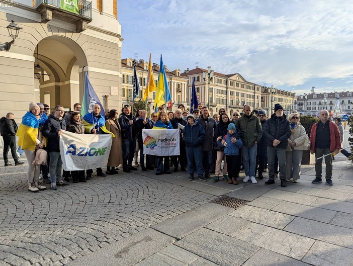 Radicali in piazza a Cuneo per l'Ucraina: &quot;Chi si riempie la bocca della parola antifascimo grande assente&quot;