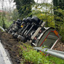 Il camion uscito fuori strada sulla sp149