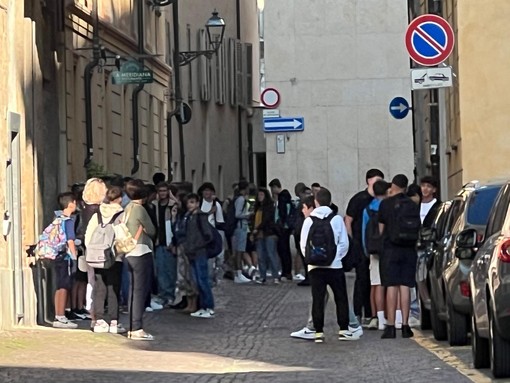 La prima campanella e il ritorno in classe per 75.800 studenti della Granda