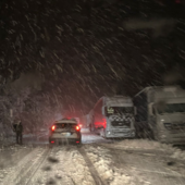 Lunghe code sulla statale 28 del colle di Nava: auto e tir bloccati tra Nucetto e Ceva