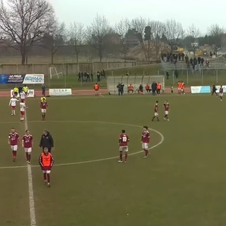 Il momento in cui i due tecnici escono dal campo