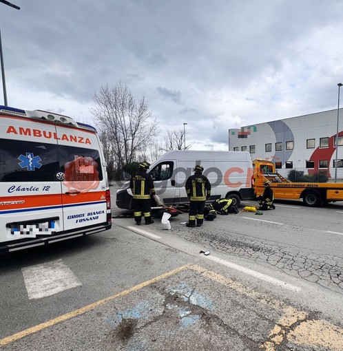 Fossano, scontro moto-furgone in via del Santuario