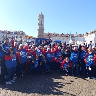 Grande festa a Cuneo per l'arrivo della Fiamma della Speranza