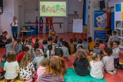 Scrittorincittà, il ricco programma della seconda giornata: si chiude con un viaggio tra galassie e buchi neri al Toselli