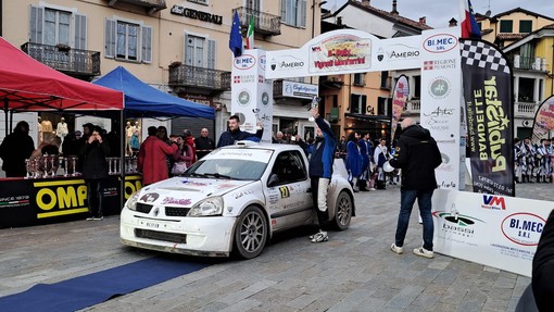 Un'immagine della festa post gara