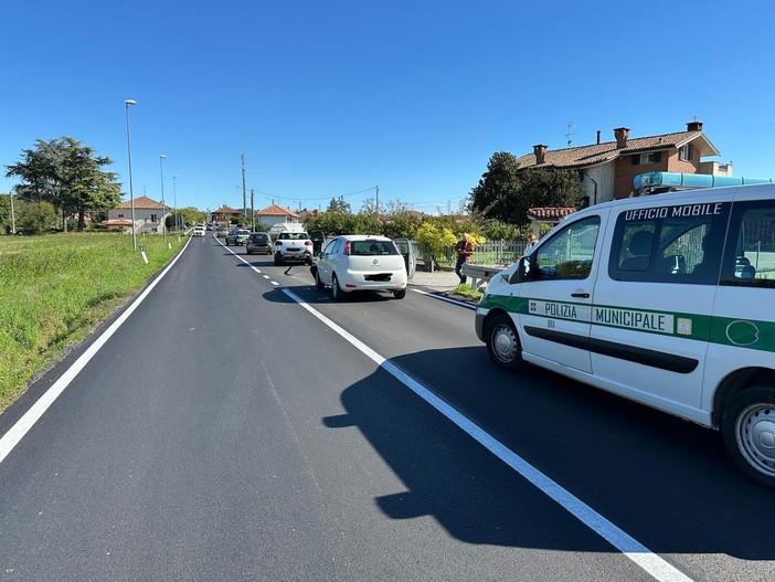 Incidente sulla SS 231 a Bra: tre veicoli coinvolti e tre persone ferite