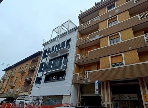 A Borgo San Dalmazzo il palazzo in ristrutturazione in centro fa discutere