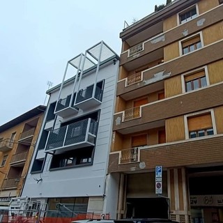 A Borgo San Dalmazzo il palazzo in ristrutturazione in centro fa discutere