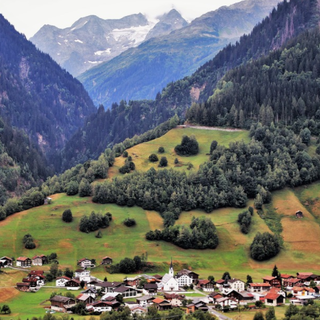 Un sentiero di 700 km con 69 tappe sulle Alpi: così il Piemonte promuove l’outdoor