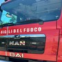 Auto fuori strada sull'Asti-Cuneo: sanitari e vigili del fuoco sul posto