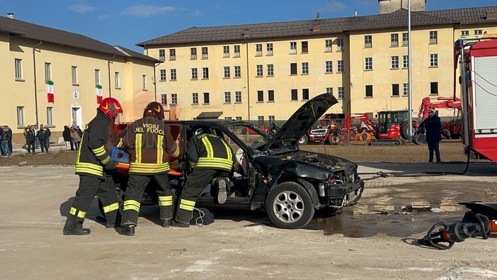 Quaranta nuovi elmetti rossi tra i vigili del fuoco volontari della Granda