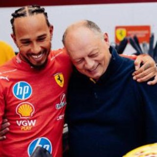 Hamilton, svelato il casco che indosserà in Ferrari