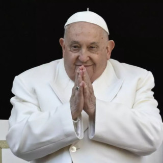 Condizioni stazionarie per Papa Francesco. Terapie, preghiera e riposo