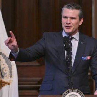 Pentagono, arriva Hegseth: &quot;Freneremo aggressione Cina, metteremo fine a guerre&quot;