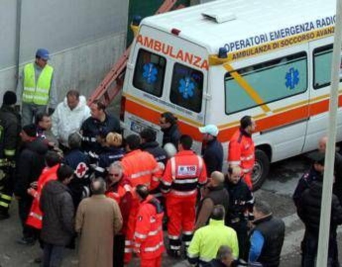 Crollo palazzina a Bari, trovata donna ancora viva sotto le macerie