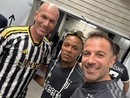 Foto di &quot;famiglia&quot; tra stelle: da sinistra, Zidane, Davids e Del Piero (foto dai profili social della Juventus)